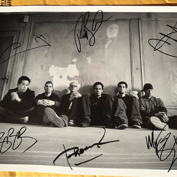 Linkin Park Autographed Band promotional 8x10 - Picture 3 of 4